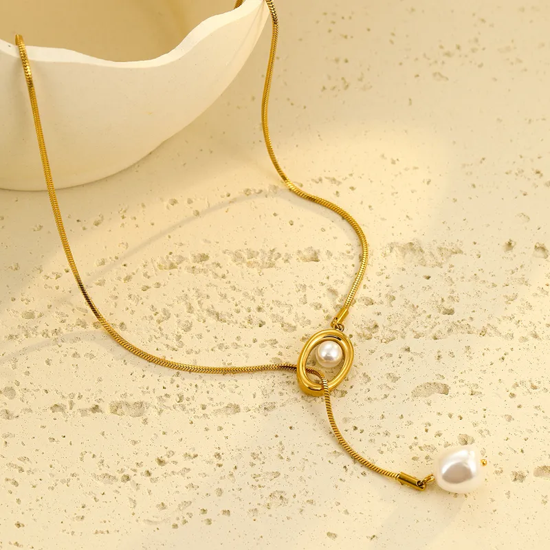 Collier Beverly