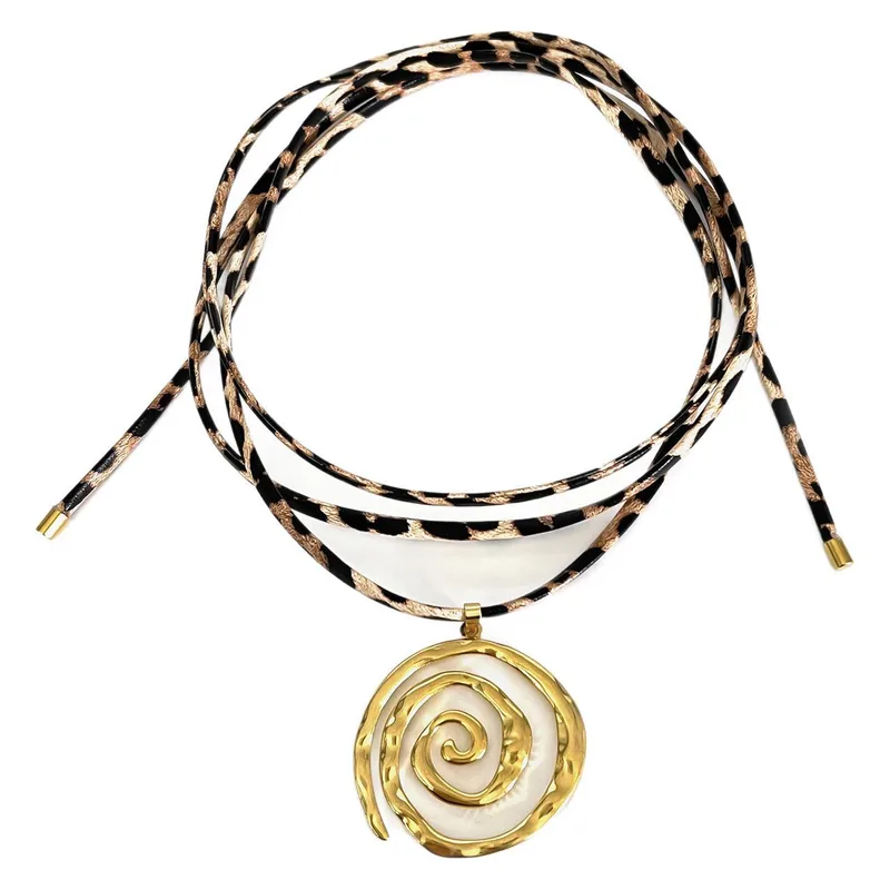 Collier Laura