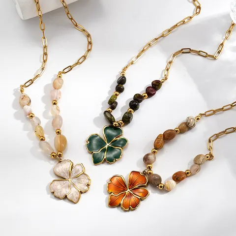 Collier Fleur et Pierre naturelle