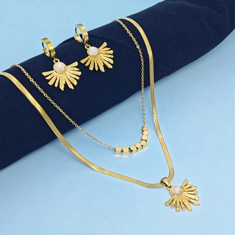 Parure boucles d’oreilles + collier Amanda