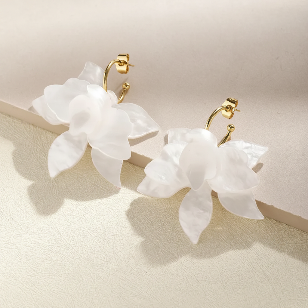 Boucles d'oreilles fleur blanche