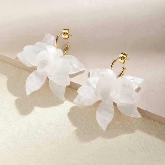 Boucles d'oreilles fleur blanche